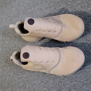 Nike shoes mens/women.. men sz 8